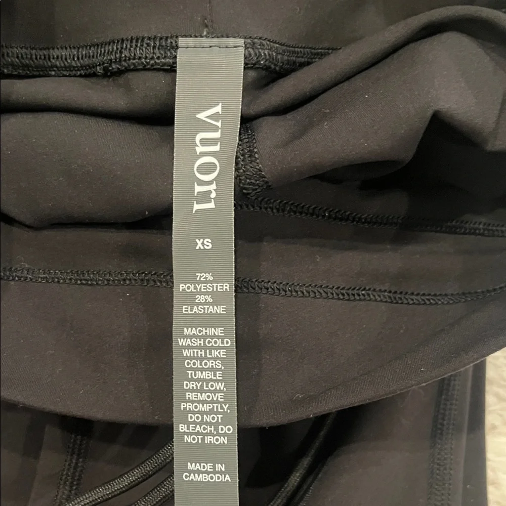 Vuori Flare Black Leggings With Stylish Slit - Picture 3 of 6